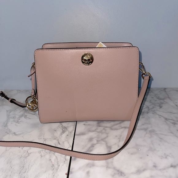 Michael Kors Handbags - NWT Michael Kors Rivington messenger in Fawn